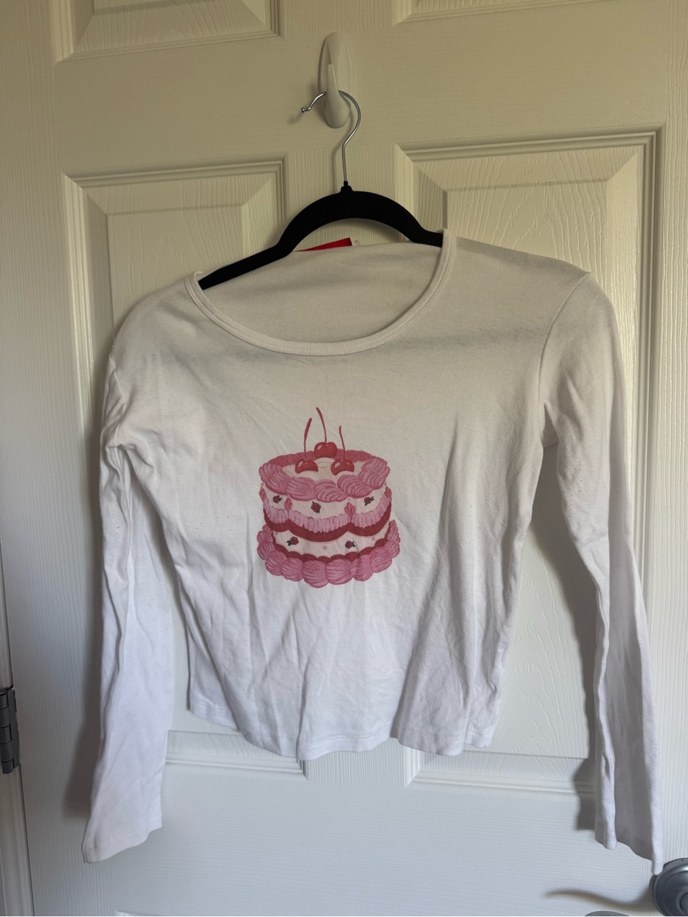 Lisa Says Gah Cropped White Long Sleeve Baby Tee with Pink Cake Graphic